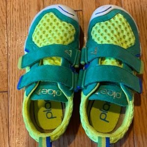 Plae toddler boy shoes (size9)